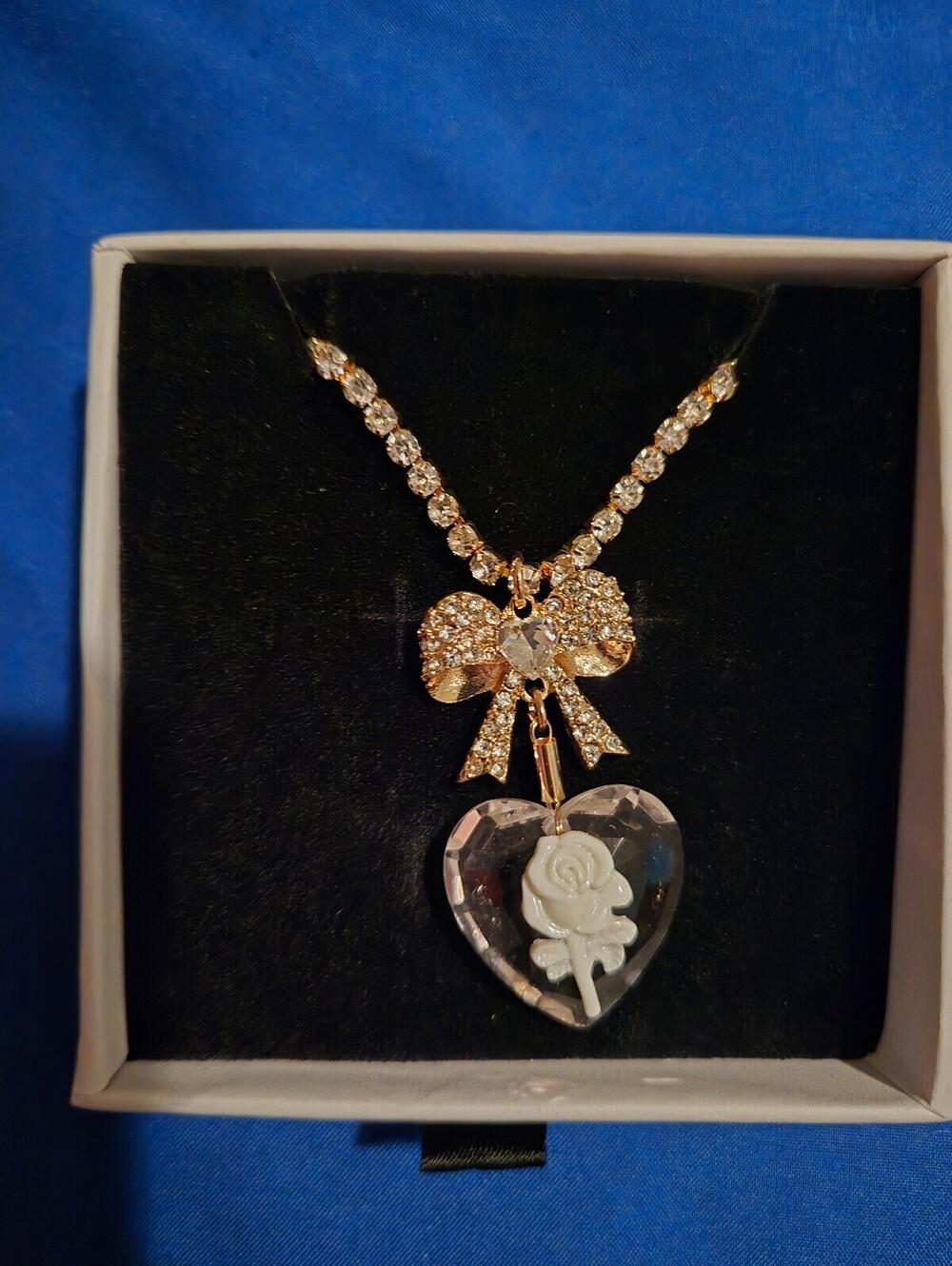 Elegant Rhinestone Bow and Heart Pendant Necklace with Rose Detail